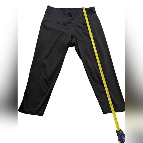 🛍️ADIDAS CAPRI LEGGING SIZE MEDIUM - Picture 3 of 5